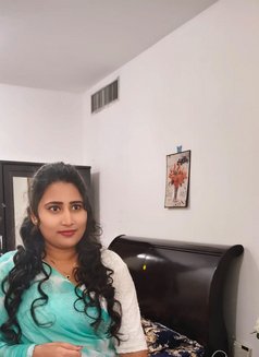 Neelu Tamil Young Private - puta in Abu Dhabi Photo 2 of 7