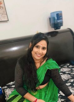 Neelu Tamil Young Private - puta in Abu Dhabi Photo 6 of 7