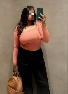 Independent cam provider - puta in Kochi Photo 1 of 2