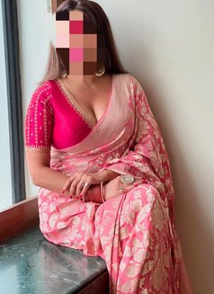 Bhabhi cam - escort in New Delhi Photo 1 of 2