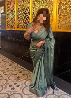 Bhabhi cam - puta in Hyderabad Photo 2 of 2