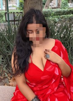Bhabhi cam - puta in Noida Photo 1 of 2