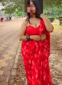 Bhabhi cam - puta in Noida Photo 2 of 2