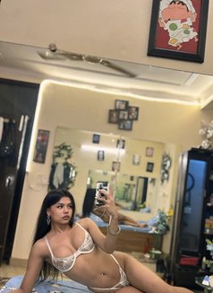 Neeru - Transsexual escort in New Delhi Photo 19 of 23