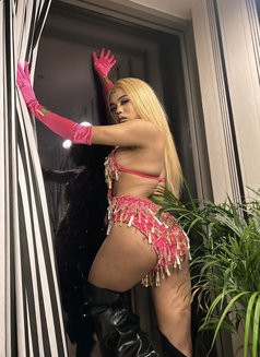Neeru - Transsexual escort in New Delhi Photo 20 of 23