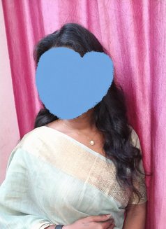 Neethu - escort in Chennai Photo 2 of 6