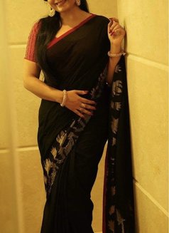 Neethucplsarath - puta in Kochi Photo 2 of 3