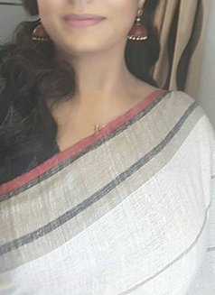 Neethucplsarath - puta in Kochi Photo 3 of 3