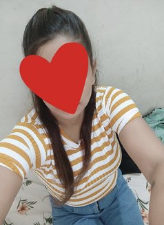 Neha Arora 96500five 3606 - puta in Noida Photo 2 of 2