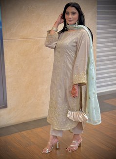 Neha Back Again - puta in Dubai Photo 4 of 8