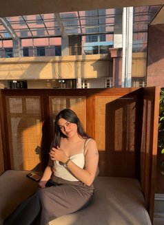 Neha - puta in Kolkata Photo 2 of 4