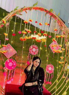 Neha House Wife Real Independent Profile - puta in New Delhi Photo 2 of 8