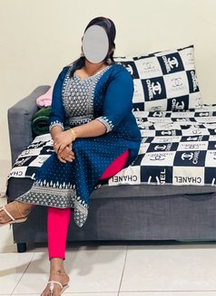 Neha - puta in Dubai Photo 2 of 2