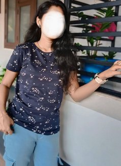 Neha - puta in Pune Photo 3 of 3
