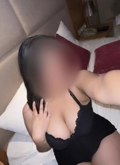 Neha - escort in New Delhi Photo 2 of 3