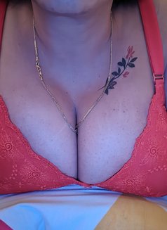 Neha - escort in Noida Photo 4 of 7