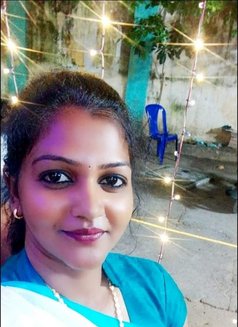 Neha - puta in Bangalore Photo 2 of 3