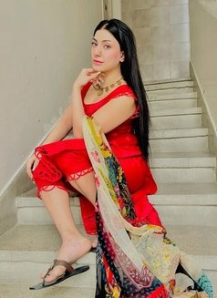 Neha Khan - puta in Lahore Photo 2 of 8