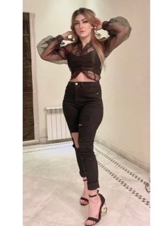 Neha Khan - puta in Lahore Photo 4 of 8