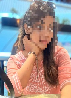 Kartika professional escort - escort in Bangalore Photo 2 of 3