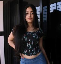 Neha Roy - puta in Mumbai Photo 3 of 3