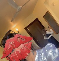 Neha Sharma - puta in Candolim, Goa