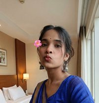Neha Singh - puta in Ahmedabad