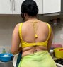 Neha Singh - puta in New Delhi Photo 8 of 15