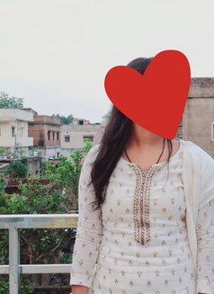 Neha Tyagi (Real Meet and Cam Show) - puta in Chennai Photo 3 of 3