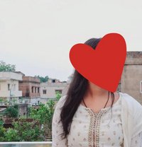 Neha Tyagi (Real Meet and Cam Show) - puta in Chennai