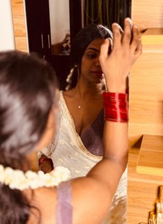 Neidha the sexy shemale - Transsexual escort in Kochi Photo 6 of 7