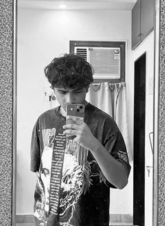 Neil - Male escort in Mumbai Photo 3 of 5