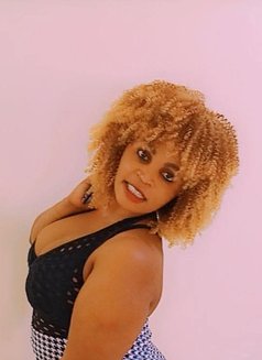 Nelcy - escort in Muscat Photo 2 of 5