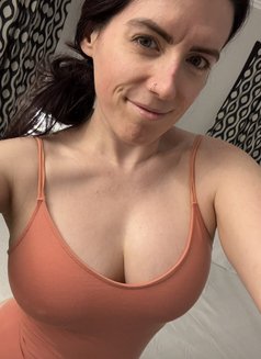 Nella - escort in Zürich Photo 1 of 4