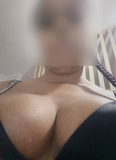 Nella Jaguar - puta in Abidjan Photo 2 of 8