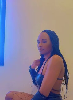 Nelly - escort in Riyadh Photo 2 of 3