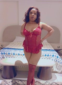 Nelly - escort in Cairo Photo 4 of 4