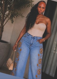 Nelly - escort in Nairobi Photo 2 of 3