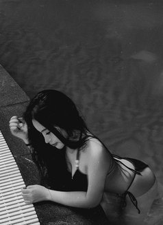 Nelly - escort in Doha Photo 8 of 10
