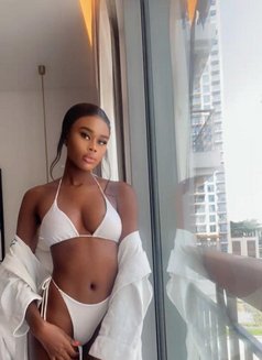 Nelly - puta in Dubai Photo 8 of 13