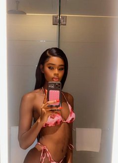 Nelly - puta in Dubai Photo 13 of 13
