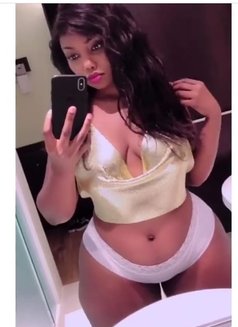 Nelly Tinnah - puta in Riyadh Photo 5 of 7