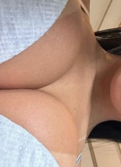 Nelly Très Chaud - puta in Toulouse Photo 3 of 5