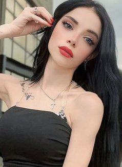 Nenaa - escort in Beirut Photo 3 of 10