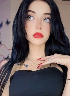 Nenaa - escort in Beirut Photo 5 of 10