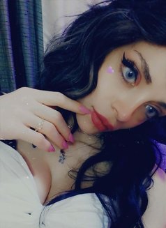 Nenaa - escort in Beirut Photo 6 of 10