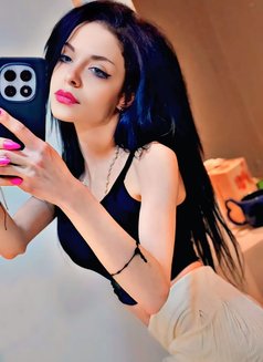 Nenaa - escort in Beirut Photo 9 of 10