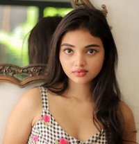 Nency Gowda - puta in Bangalore