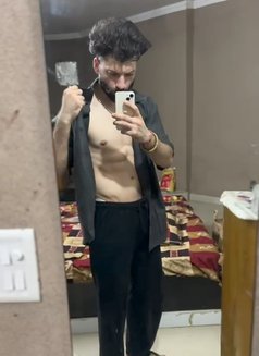 Neo - Male escort in Noida Photo 6 of 9