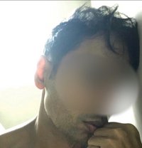 Neon - Acompañante masculino in Colombo